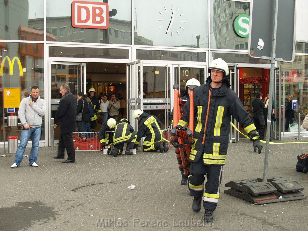 Halogenlampe durchgebrannt Koeln Hauptbahnhof P48.JPG